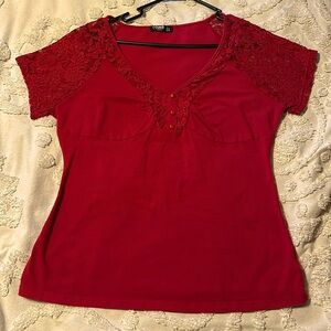 Lacy Short Sleeved T-Shirt Top
Womens XL. Dark Red Wine V Neck with Lace Overlay